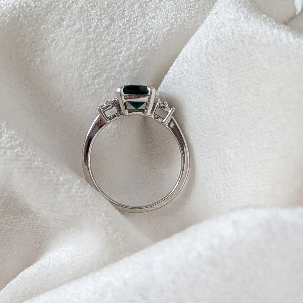 Emerald And Diamond White Gold Ring - Picture 4 of 13